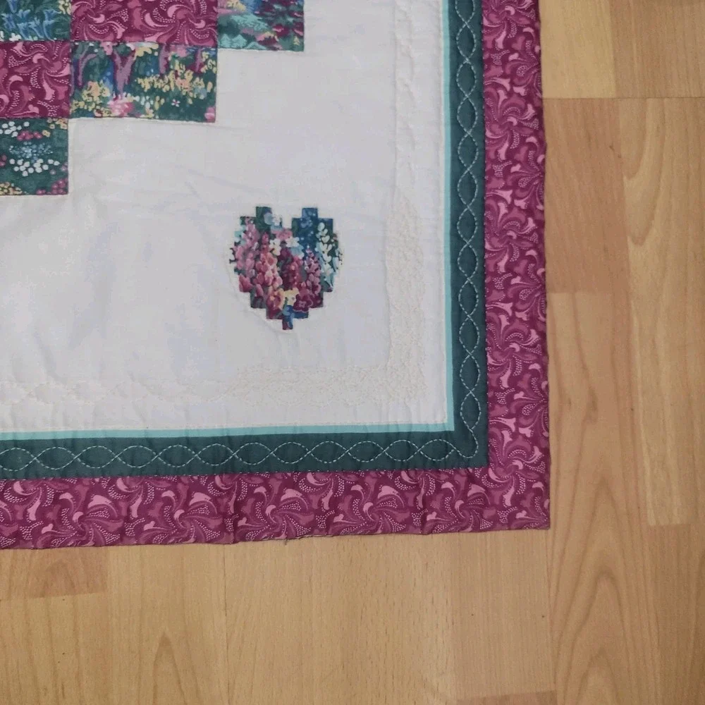 Handmade Amish Quilted Heart Wall Hanging Throw Tapestry 32x32
